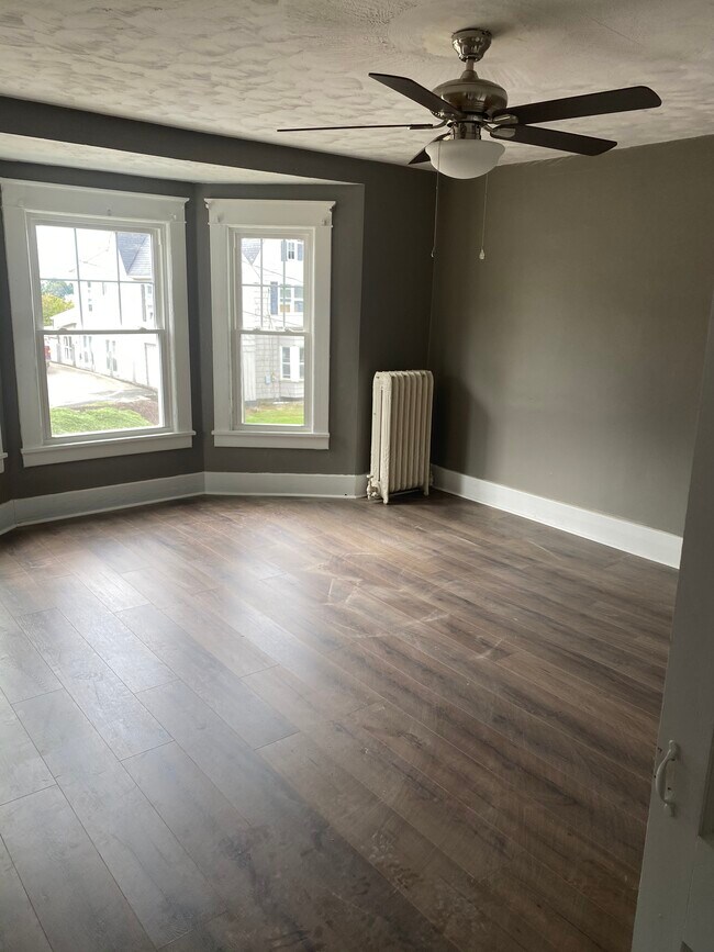 Building Photo - 175 E Main St