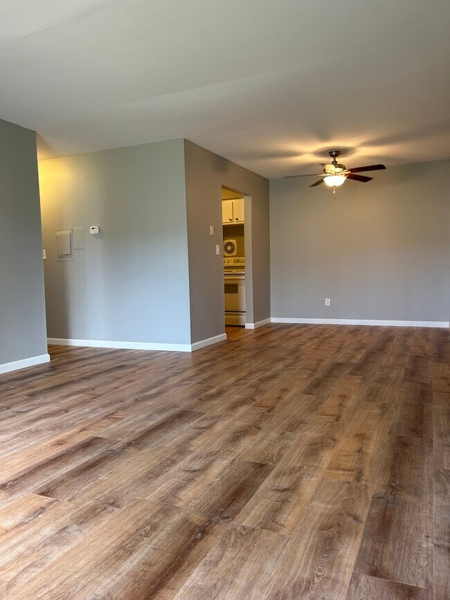 Living room - 1830 Axtell Dr