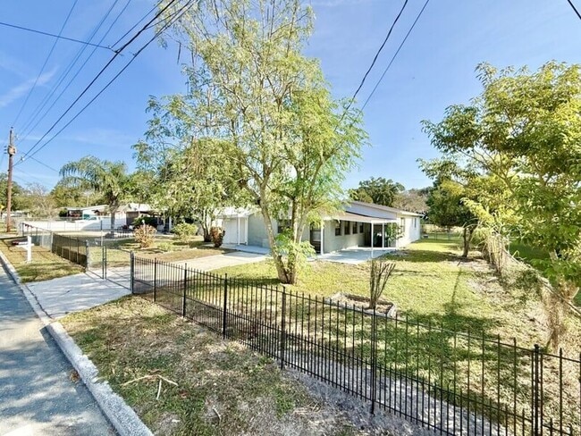 Building Photo - 1221 Jewel Ave