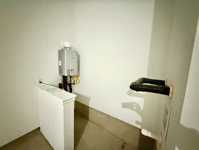 Building Photo - 1724 Four Waters Lp