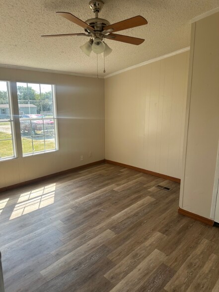 Building Photo - 123 Forest Creek Ln