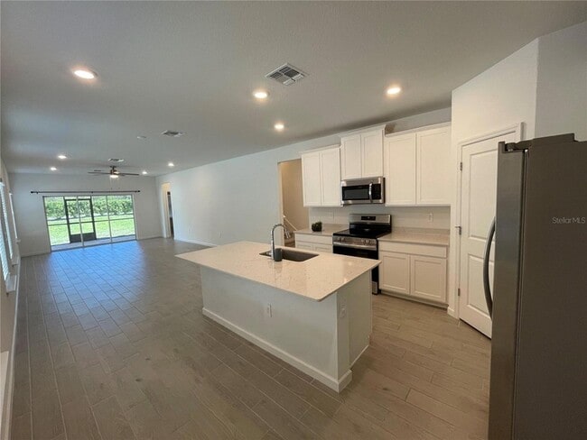 Building Photo - 1979 NW 44th Court Rd