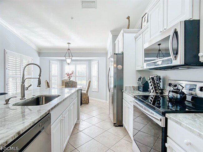 Building Photo - 10401 McArthur Palms Ln