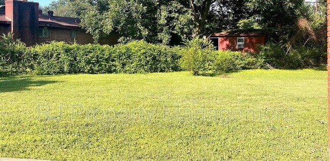 Building Photo - 3641 Bishops Bridge Rd