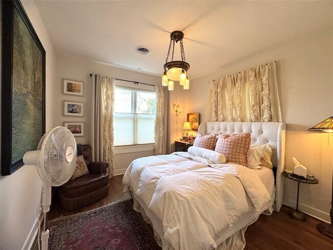 Building Photo - 807 Leonard St