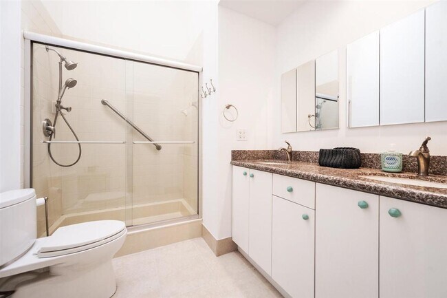 Building Photo - 2592 Sheltingham Dr