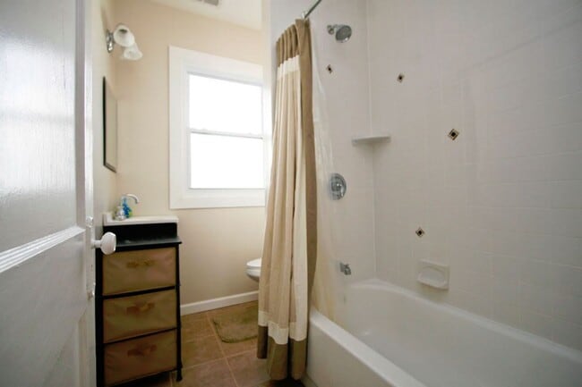 Building Photo - Lysle