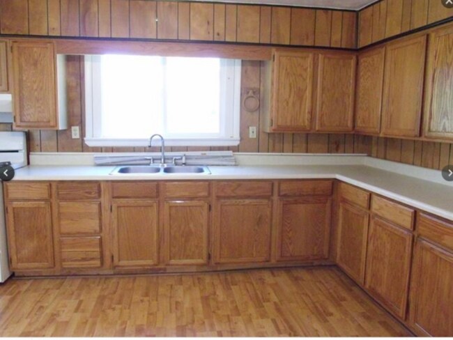 Building Photo - 5620 Lincoln Ave