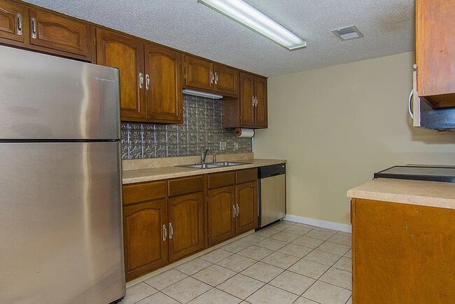 Building Photo - Spacious 3-Bedroom, 2-Bath Condo Available!