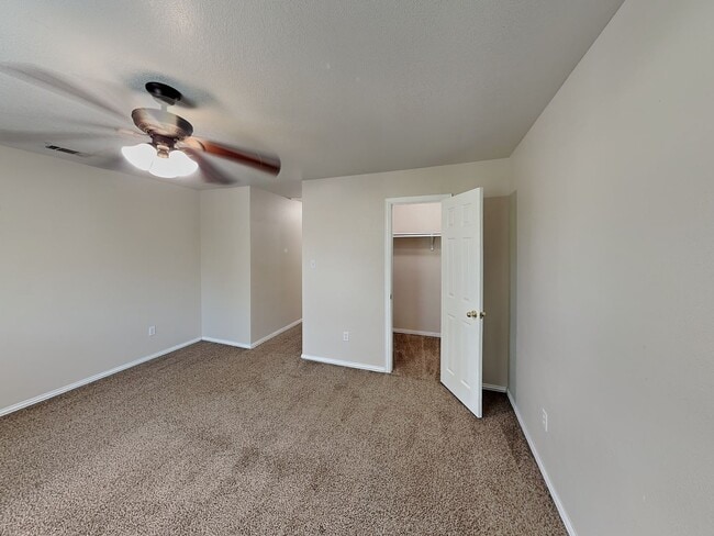 Building Photo - FREE MONTHS RENT WITH MOVE IN BEFORE END O...