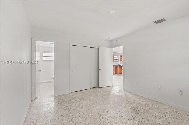 Building Photo - 1621 NW 13th Ave