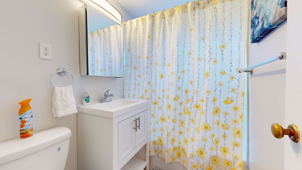 Building Photo - 95 Chestnut St