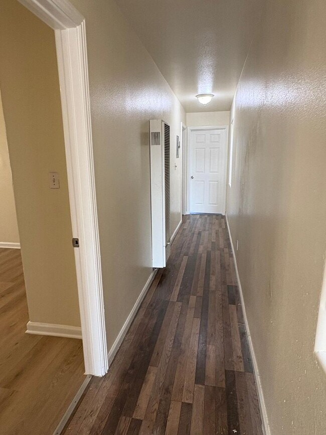 Building Photo - 3 Bed/2 Bath Move In Today! $3,200!