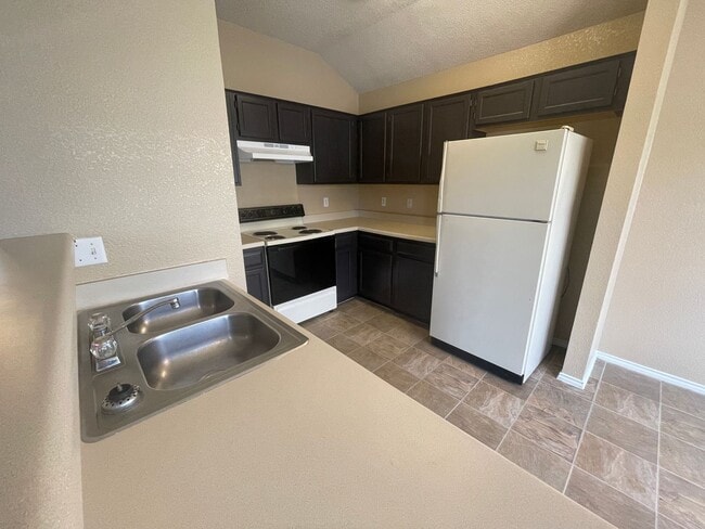 Building Photo - 5006 Glenoak Dr