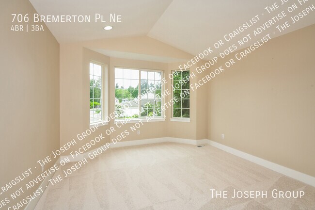 Building Photo - 706 Bremerton Pl NE