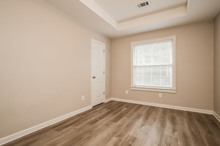 Building Photo - 355 Emerald Trce