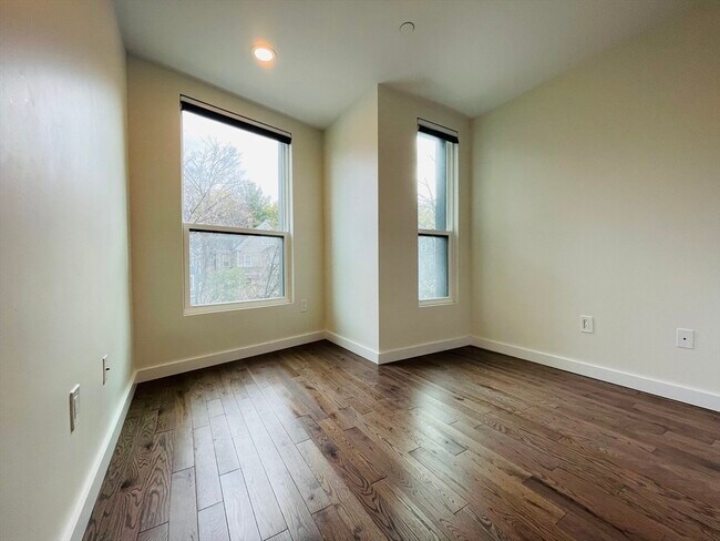 Building Photo - 119 Hyde Park Ave