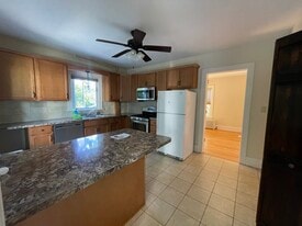 Building Photo - 414 Kenwood Ave