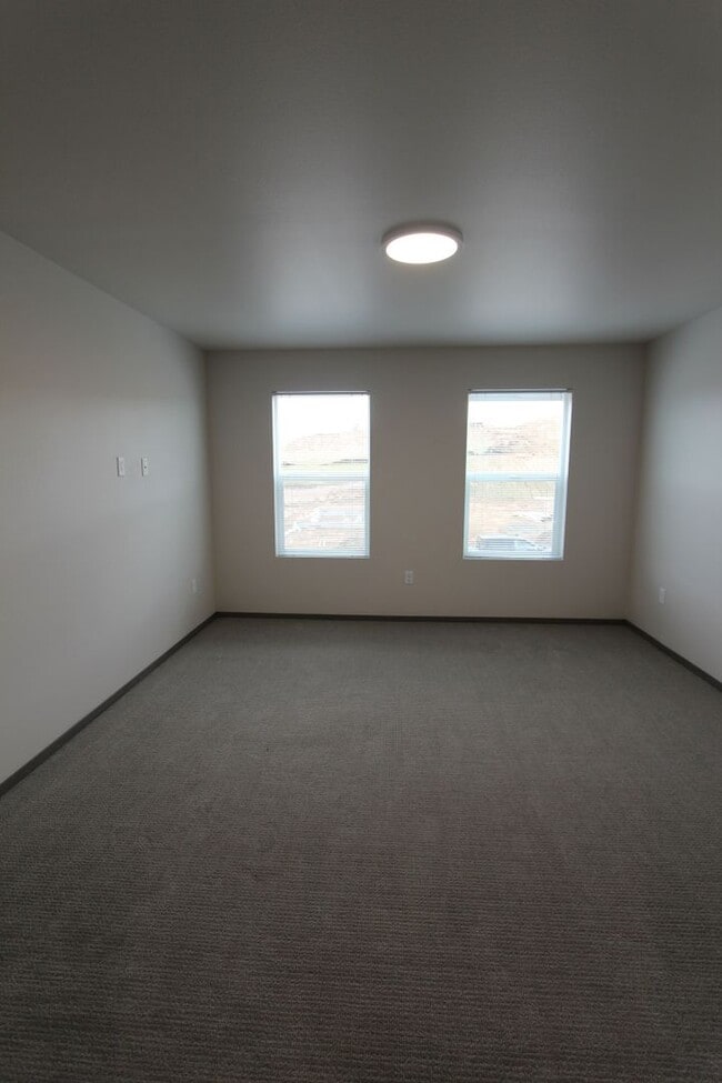 Building Photo - 907 Greenfield Dr