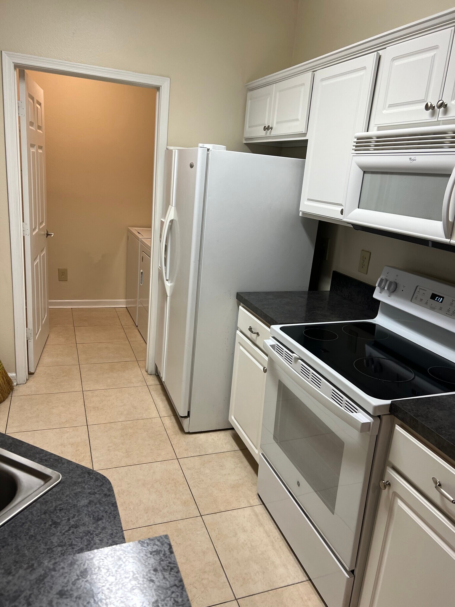 Building Photo - 10000 Gate Pky N