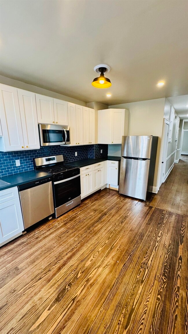 Building Photo - 682 Summit Ave