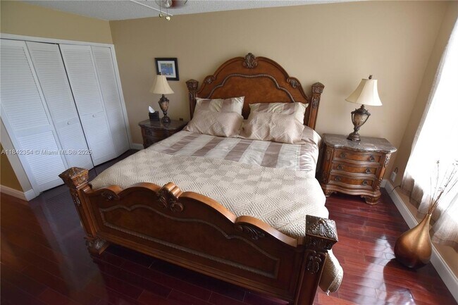 Building Photo - 3800 Oaks Clubhouse Dr