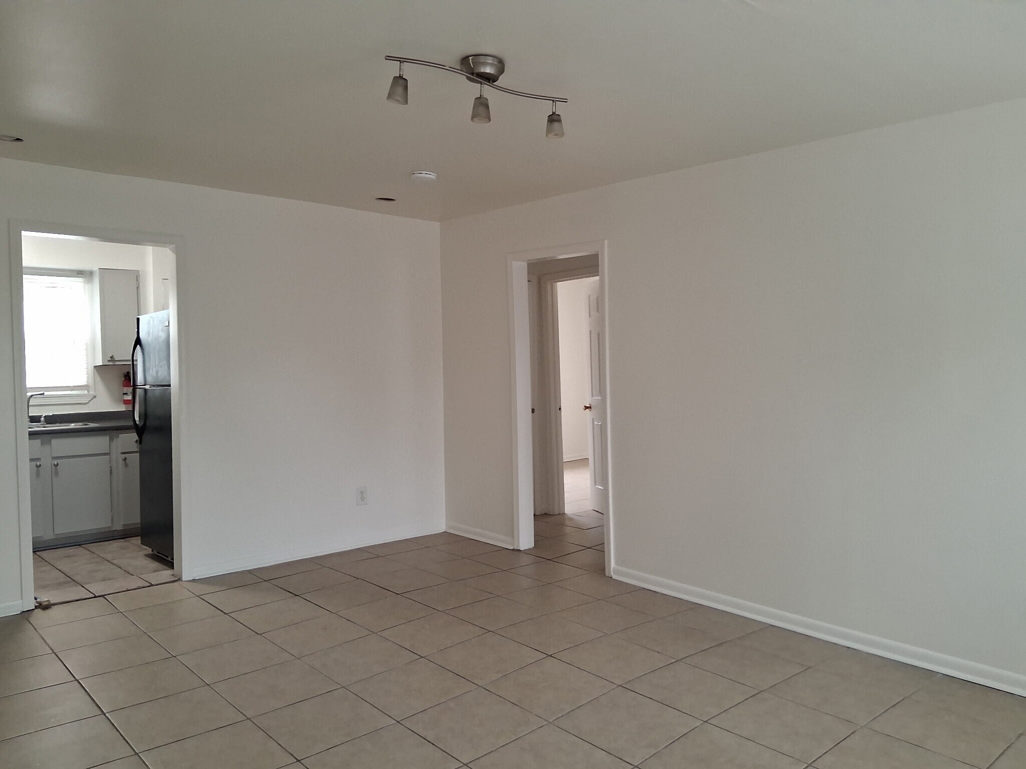 Building Photo - 8613 S Claiborne Ave