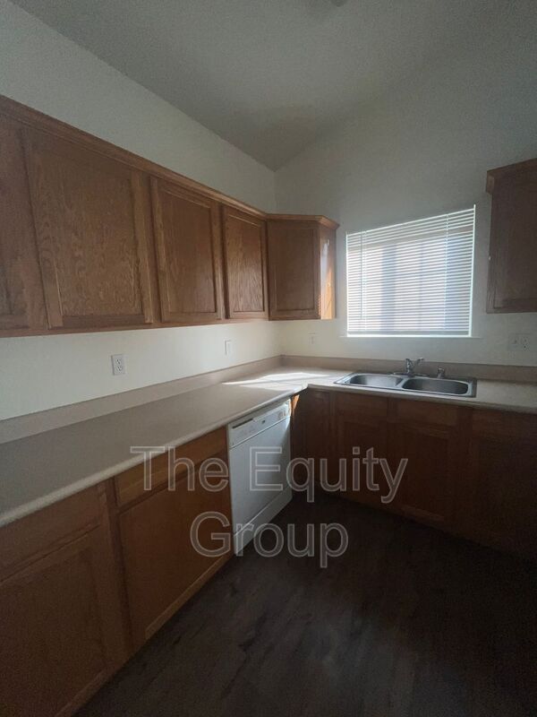 Building Photo - 2911 S Sallee Ct