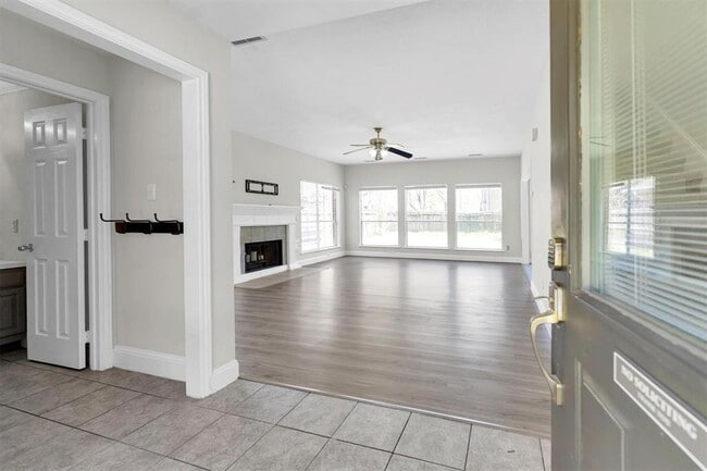 Building Photo - 15614 Lago Villa Dr