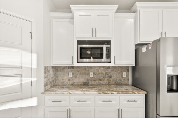 Building Photo - 13825 Suntan Ave