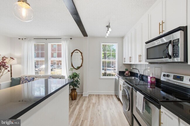 Building Photo - 504 Bashford Ln