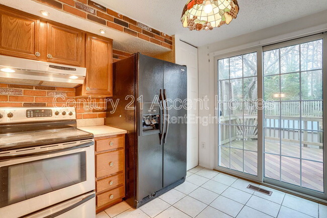 Building Photo - 5328 Larochelle Ct