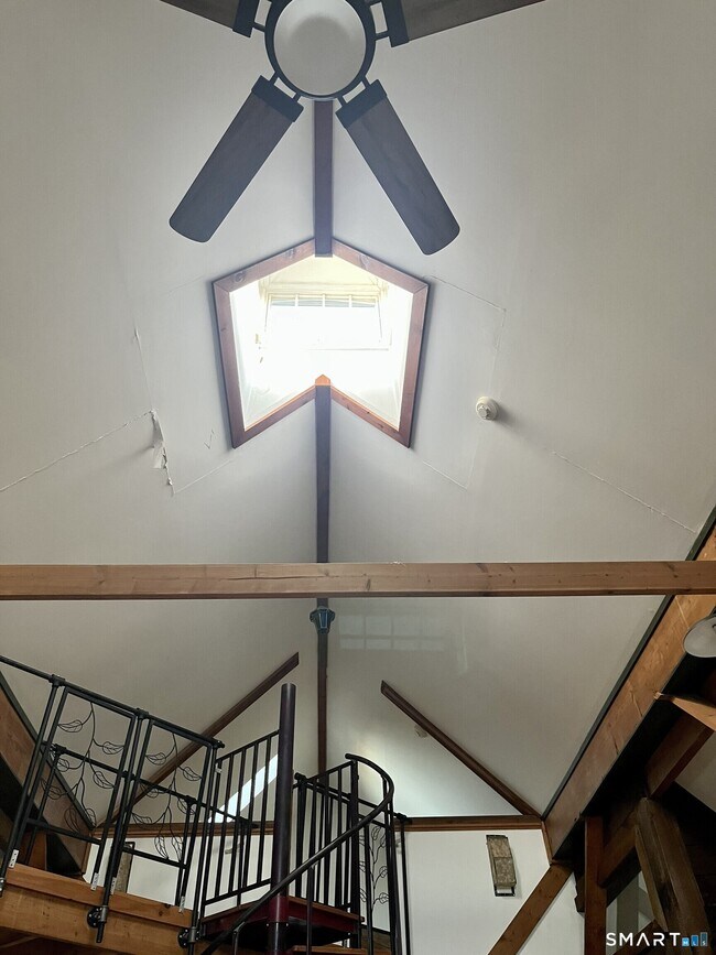 Building Photo - 3 Fox Run