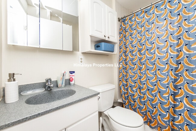 Building Photo - 448 Park Dr