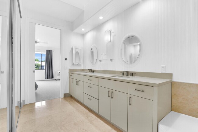 Building Photo - 16922 Isle of Palms Dr