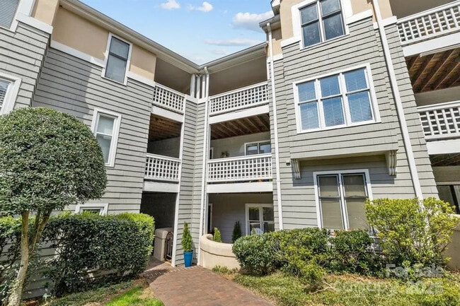 Building Photo - 226 Queens Rd