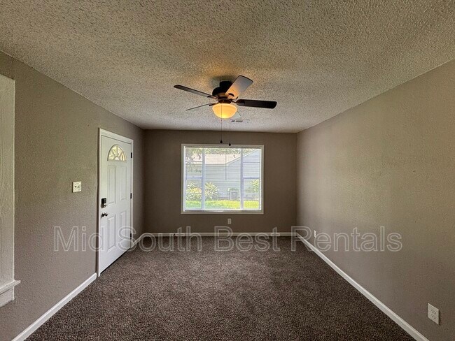 Building Photo - 4309 N Cypress St