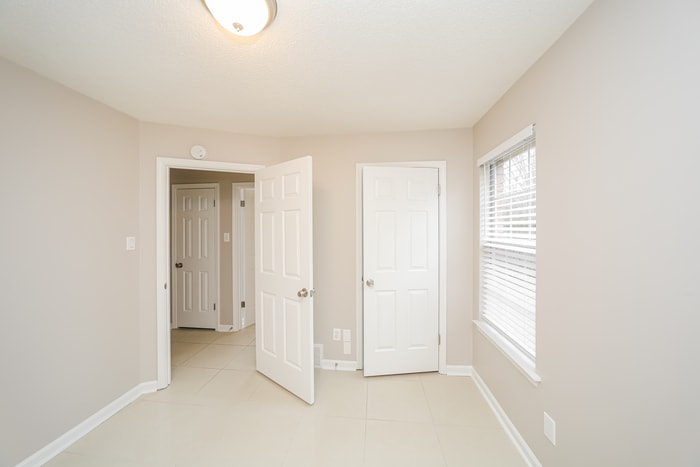 Building Photo - 9407 Garden Woods Dr