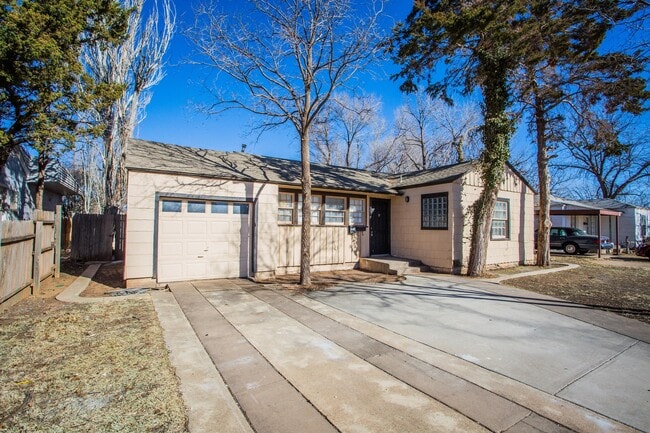 Primary Photo - 2408 32nd St