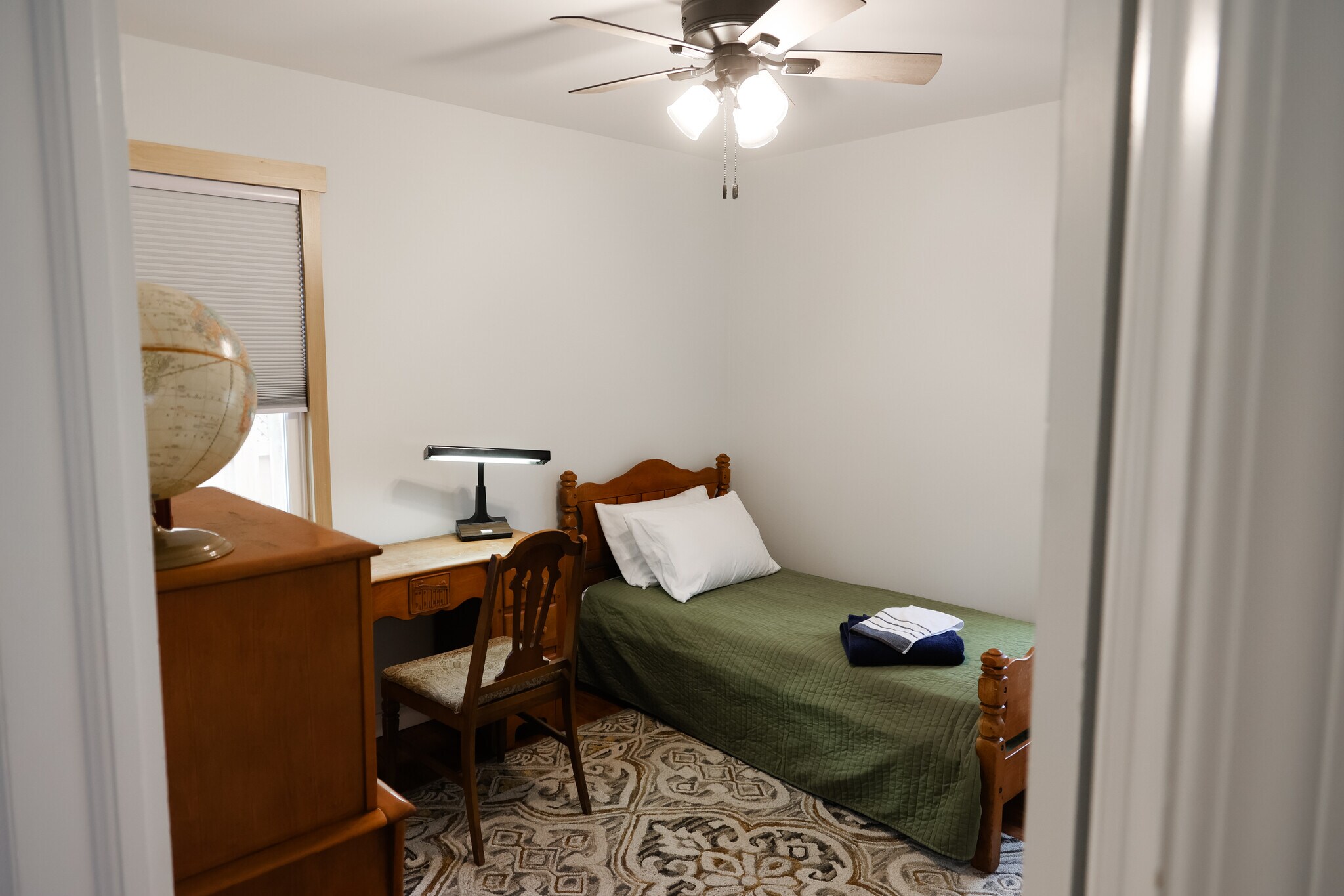 Building Photo - 5106 Rosslyn Ave