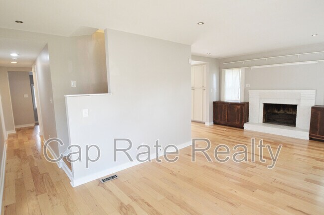 Building Photo - 216 Cherrington Rd