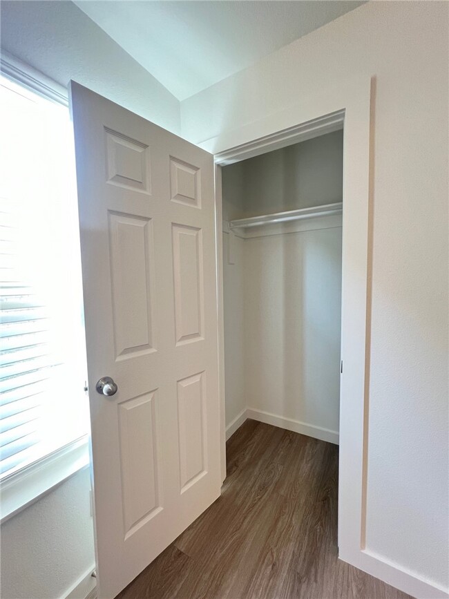 Building Photo - 6811 NW Toby St
