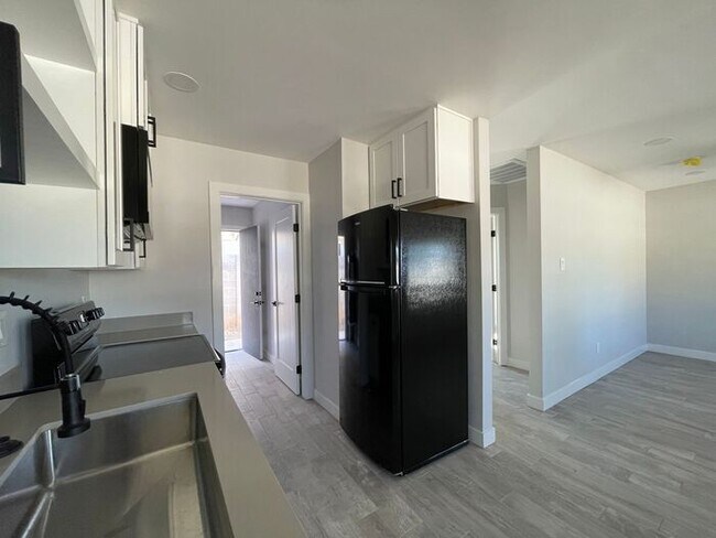 Building Photo - Newly Remodeled 1 Bedroom at end of culdesac, private gate