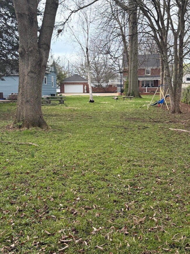 Building Photo - 346 Main St