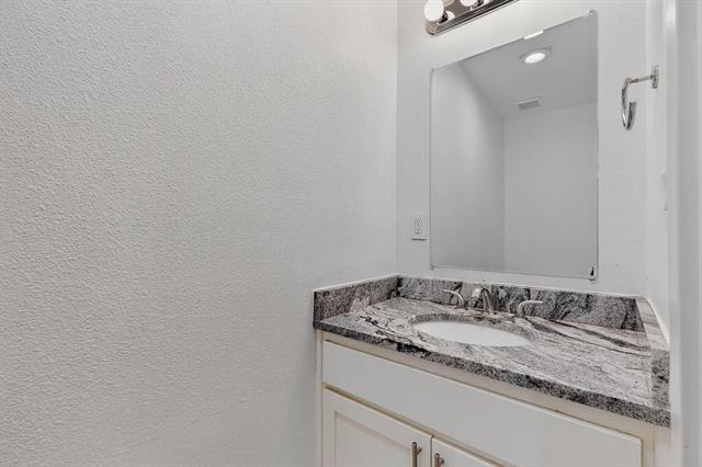 Building Photo - 8919 San Fernando Way