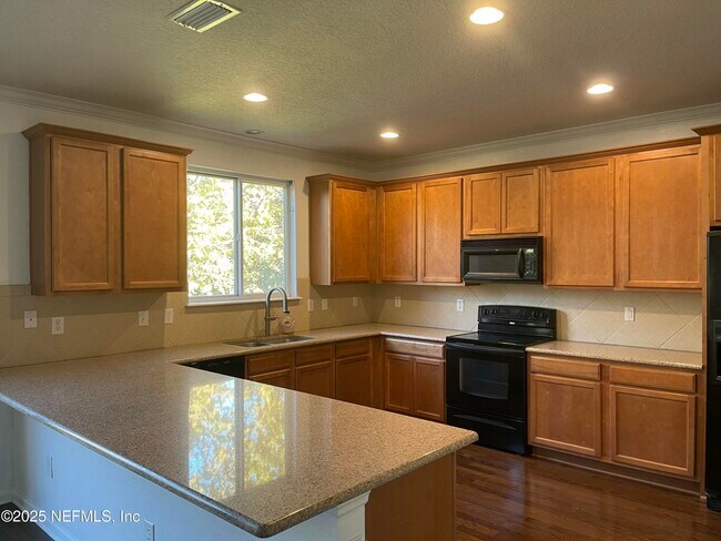 Building Photo - 736 Rembrandt Ave