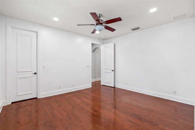 Building Photo - 17550 Circle Pond Ct