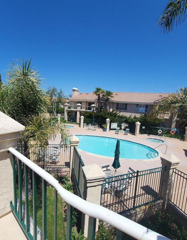 Building Photo - Gorgeous 2 bedroom newly renovated upstairs corner condo in gated community with pool & hill side...