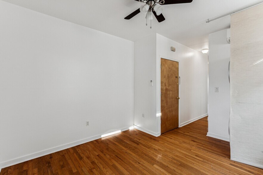 Building Photo - 806 S 47th St