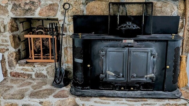 Building Photo - 828 Little Pine Mountain Rd